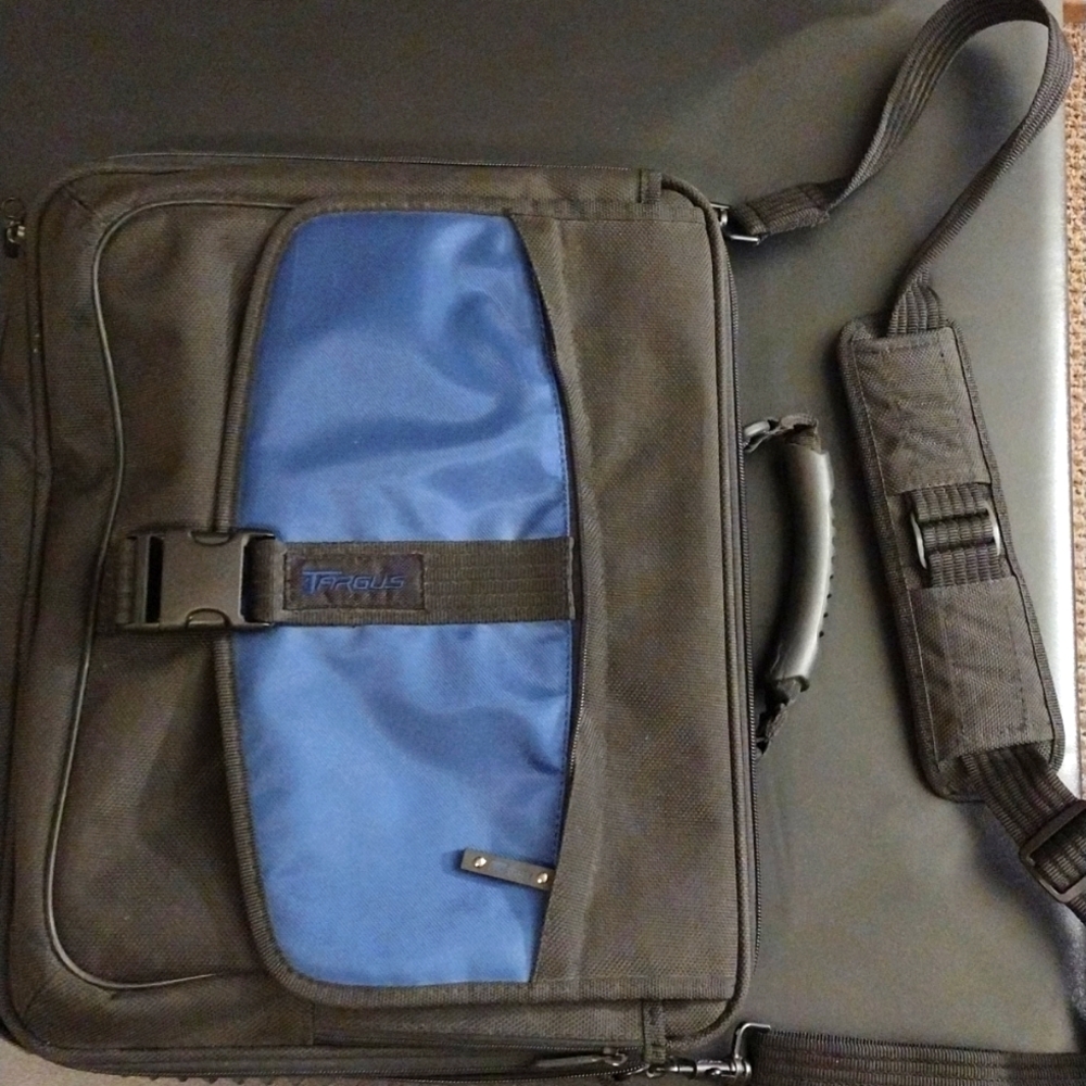 Laptop bag by targus